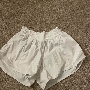 lululemon hotty hot shorts LR